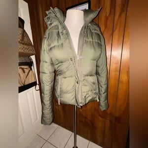 Women’s fleece Olive Green Abercrombie and Fitch puffer coat jacket with hoodie